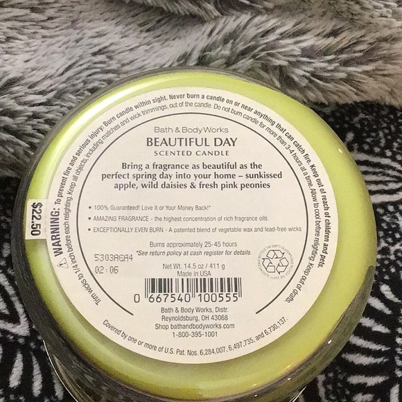 Bath and body works beautiful day rare Christmas wrapping label - Picture 3 of 3